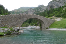 Puente románico de Bujaruelo.