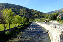 El río Garona a su paso por Vielha.