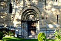 Portal de la iglesia de Sant Feliu.