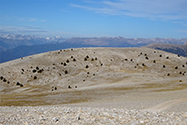 La Tossa Pelada y los Pirineos desde la cima.