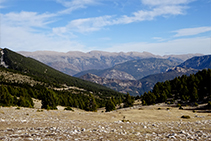 La sierra del Cadí desde el Serrat de la Bòfia.