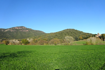 Campos en las faldas de Sant Julià del Mont.