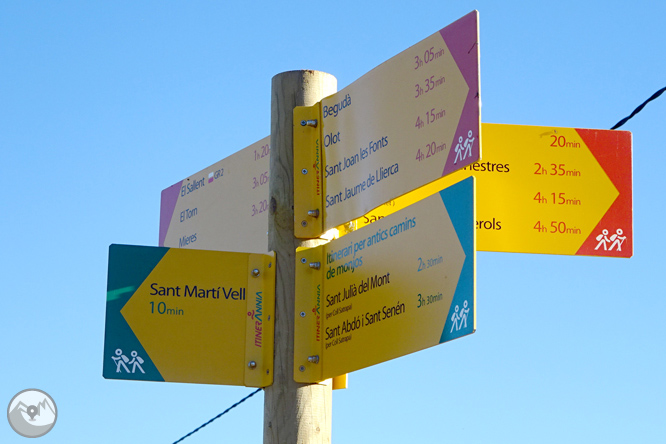 Por antiguos caminos de monjes en Sant Julià del Mont 1 