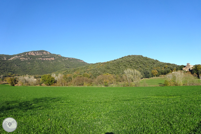 Por antiguos caminos de monjes en Sant Julià del Mont 1 