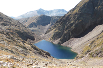 Bajando hacia el lago Negre.