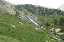 Saltos de agua en el río de Jan.