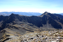 Pico de la Cabaneta y pico del Estanyó.