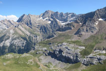 Parte alta del circo de Gavarnie, donde destacan los Astazou, el pico de Marboré y los picos de la Cascada.