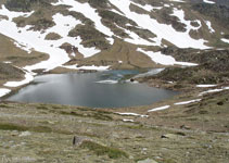 Dejamos atrás el lago Sobirá.