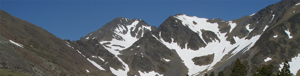 Carlit (2.921m) desde el embalse de las Bulloses