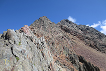 Inicio de la cresta (E) que sube directa hacia el pico Verdaguer y la Pica d´Estats, itinerario que nosotros descartamos.
