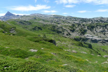 Pico Auñamendi (Anie) y zona cárstica de Larra.