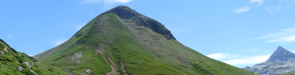 Pico Arlas (2.044m) desde el collado de la Piedra de San Martín