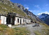 Refugio de Temple Écrins, situado a 2.410m de altitud.