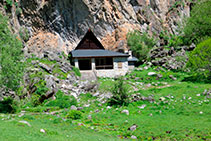 Fuente y ermita de Sant Maurici.