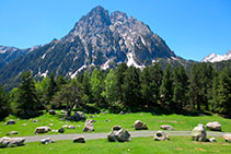 Encantat Xic (2734m) y Encantat Gran (2748m).