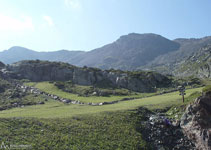 Perspectiva del recorrido y camino de regreso tras superar la brecha de Arcalís y pico de Arcalís.