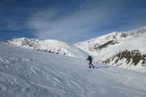 Subiendo con vistas al valle del río de Sant Josep y a la Solana de Andorra.