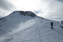 Collado anterior a la cresta del pico de Pedrons.