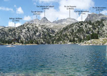 Lago Tort de Peguera, con el pico de Peguera y pico de Monestero al fondo.
