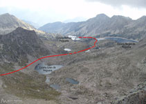 Vistas en dirección E desde el pico de Peguera, se ve muy bien todo el itinerario de subida desde el refugio J.M.Blanc.
