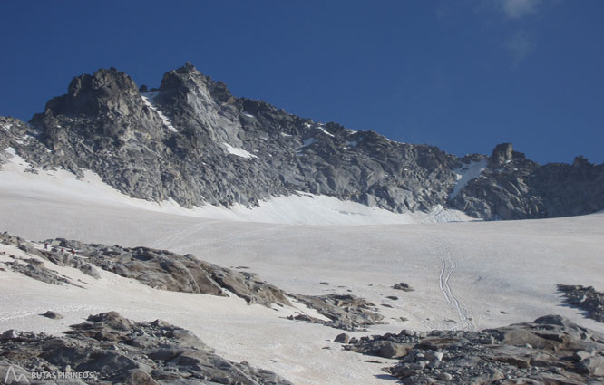 Maladeta Oriental (3.308m) y pico Abadías (3.271m) por la Renclusa 1 