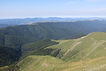 Vistas de la Selva de Irati y de la sierra de Abodi, en la vertiente navarra del Ori.