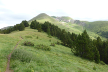 La amplia cresta de la sierra de Casamanya.