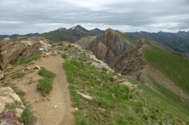 Cresta hacia el Casamanya Norte con el pico del Estanyó al fondo.