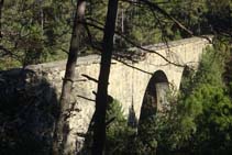 La entrada del puente de la Frau impresiona.
