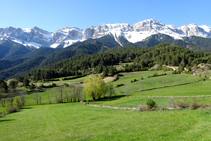 Vista de la cara N de la sierra del Cadí.