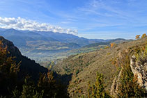 Vistas al arroyo de Feló y a la cara norte del Cadí.