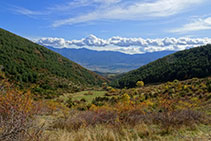 Vistas a la Tosa d´Alp y la sierra de Moixeró.