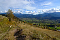 Vistas a la Cerdanya, la sierra de Moixeró y la sierra de la Moixa.