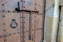 Detalle de la puerta de Sant Llorenç.