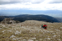 Bajamos por el Serrat de les Perdius Blanques.