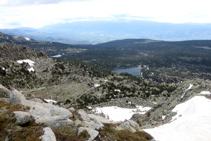 Desde la loma, las vistas del lago de Malniu y del de Guils son maravillosas.