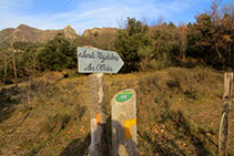 Señal indicativa del camino a Santa Magdalena y las Olletes.