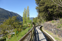 Muros de piedra seca cerca del canal.