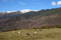 Vistas de Ventolà y el Puig de Dòrria desde el collado de la Casassa.