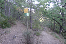 Desvío: nosotros tomamos el camino de la izquierda hacia el Grau de Puerta / Ruta del Corb.