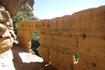 Interior de la cabaña.