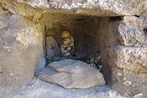 Figura de la Virgen en un rincón de la ermita.