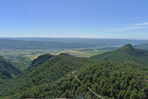 El Roc de Cogul (S) desde la Agulla del Corb.