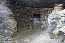 Interior de la Casa del Corb.