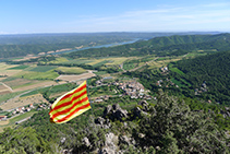 Vistas del valle del río Segre, la sierra de Sant Marc y Peramola desde el Roc de Cogul.