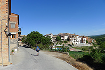 Entramos a Peramola por la Avenida Roser Roca y llegamos al lavadero de Peramola.