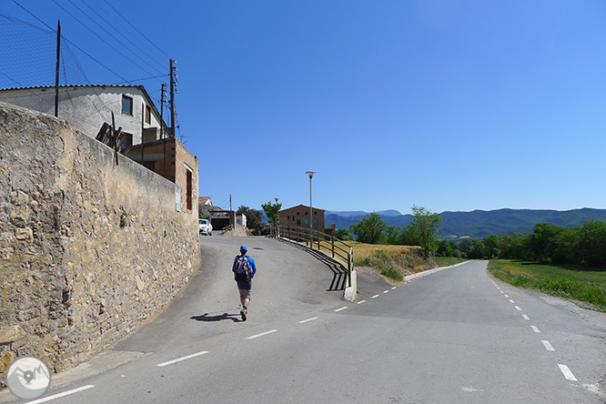 Roca del Corb y Roc de Cogul desde Peramola 1 