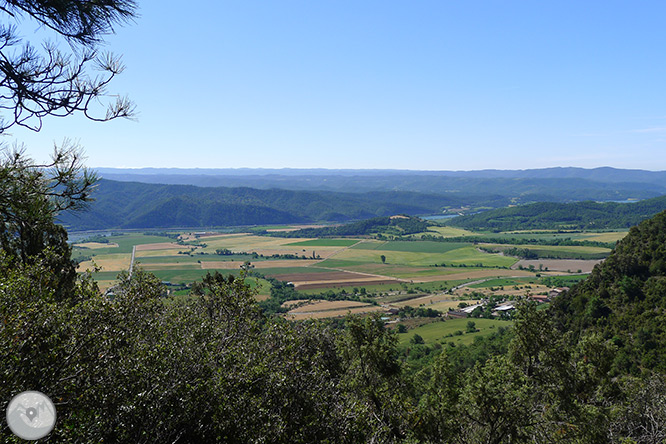 Roca del Corb y Roc de Cogul desde Peramola 1 