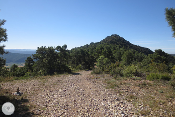 Roca del Corb y Roc de Cogul desde Peramola 1 